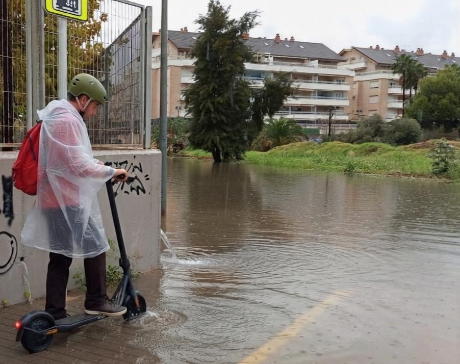 Dénia afronta una alerta naranja por lluvias y tormentas en el primer día del nuevo curso escolar
