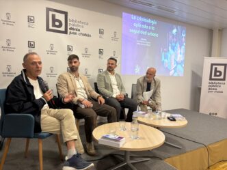Los autores del libro sobre criminología y seguridad urbanos estuvieron acompañados en la presentación por Vicente Garrido.