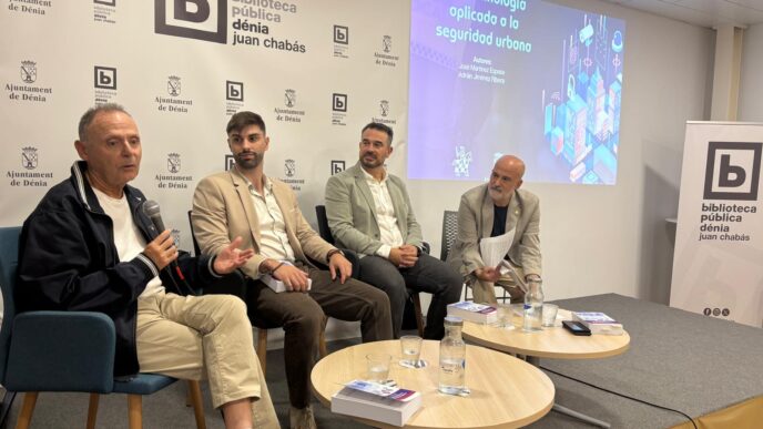 Los autores del libro sobre criminología y seguridad urbanos estuvieron acompañados en la presentación por Vicente Garrido.
